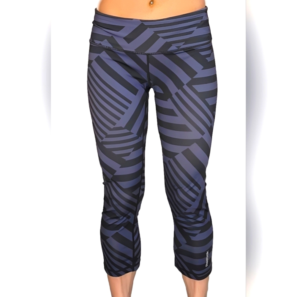 Reebok Gym Yoga Leggings Size Small Black and Gray Stripes